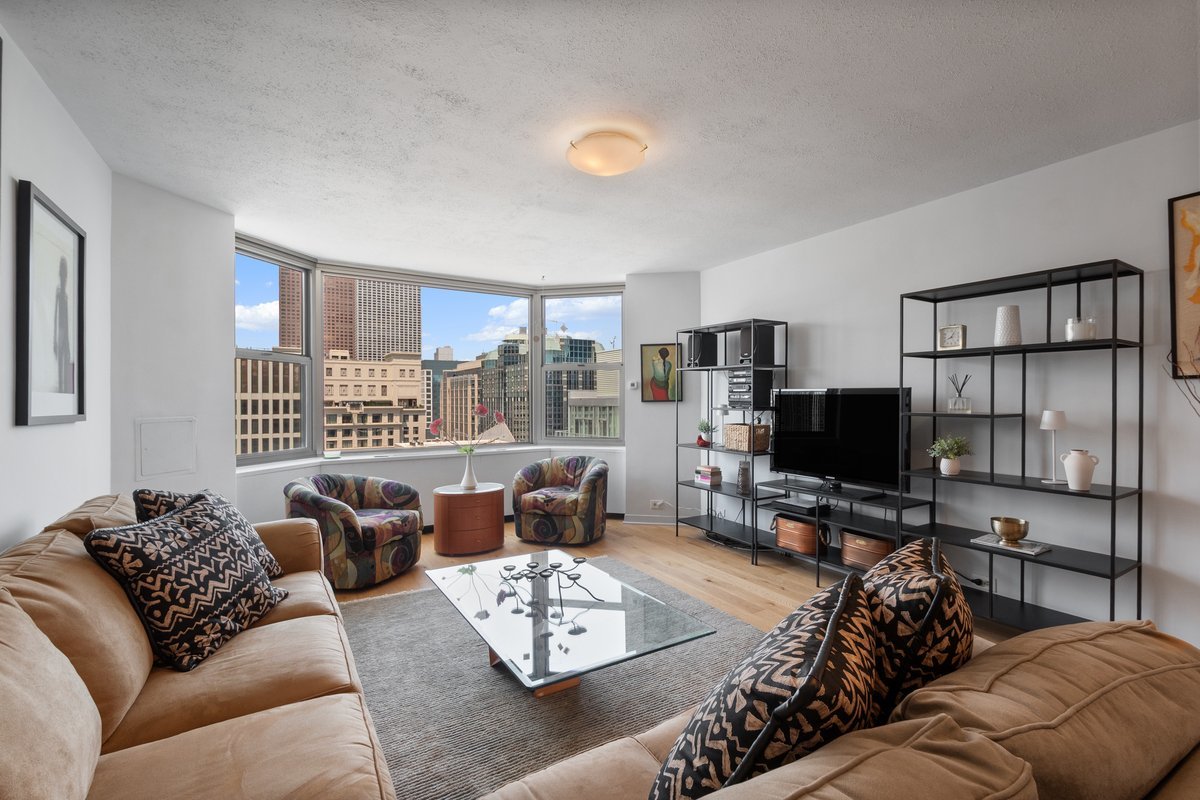 535 N Michigan Avenue Unit: 3211