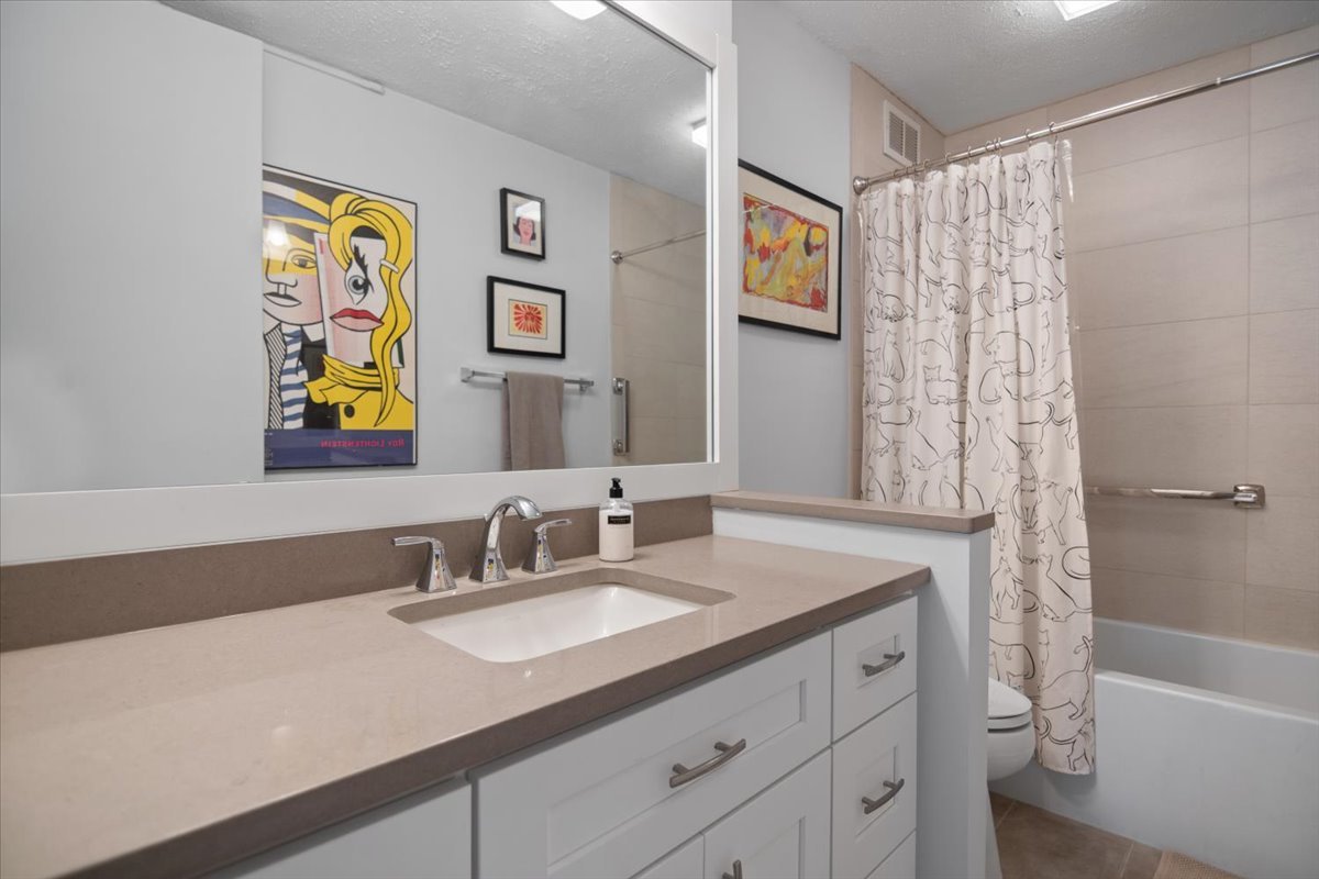 535 N Michigan Avenue Unit: 3211