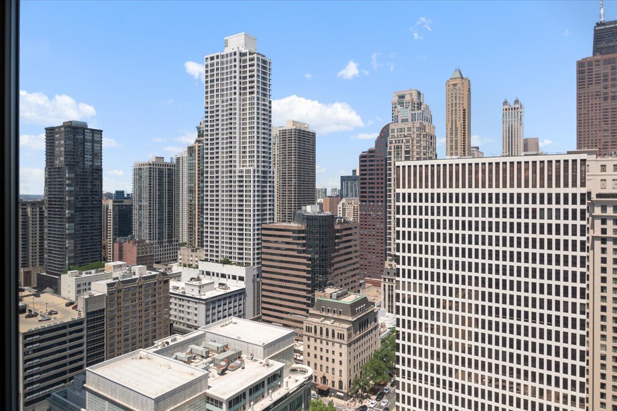 535 N Michigan Avenue Unit: 3211