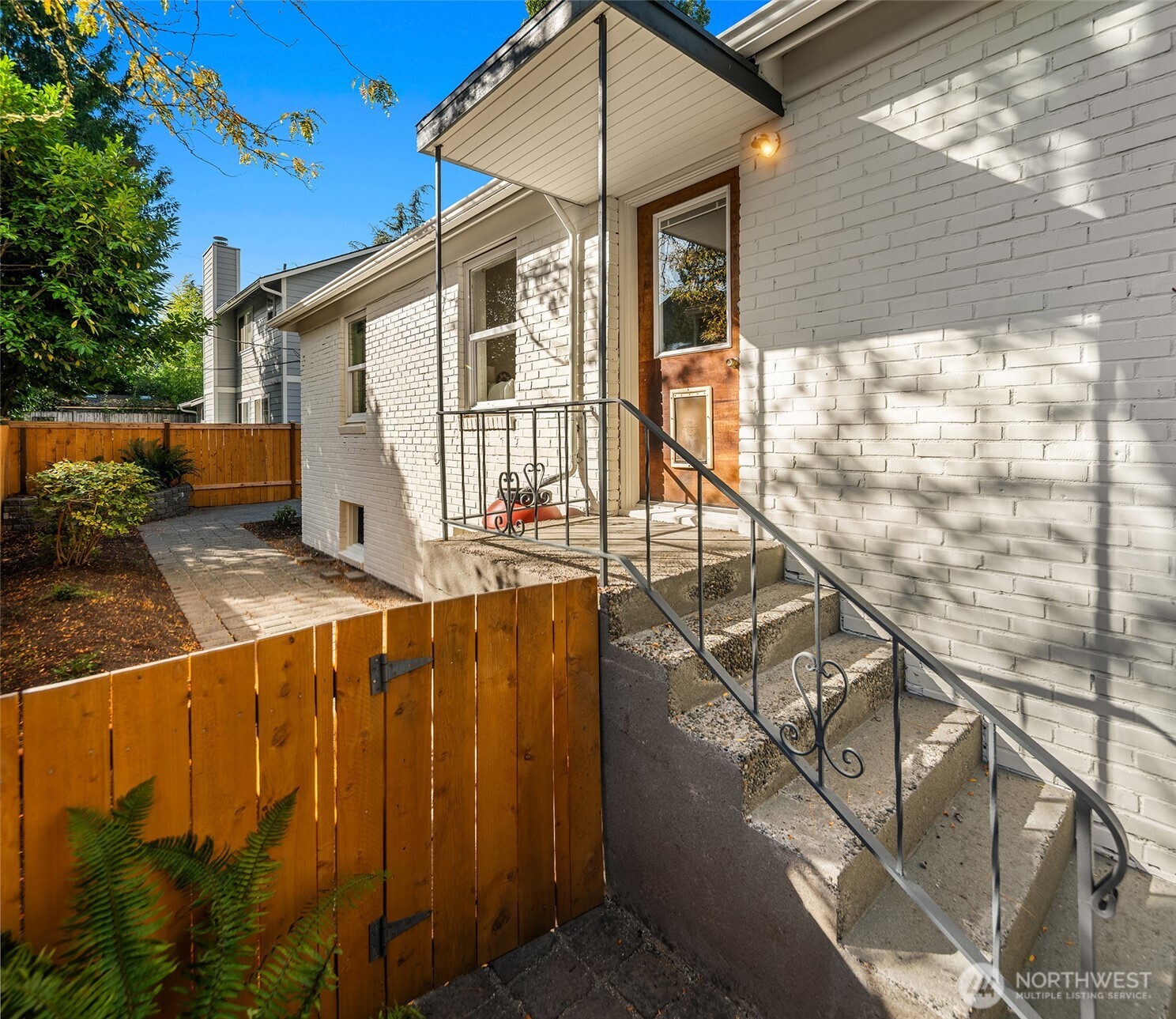 8015 42nd Avenue NE