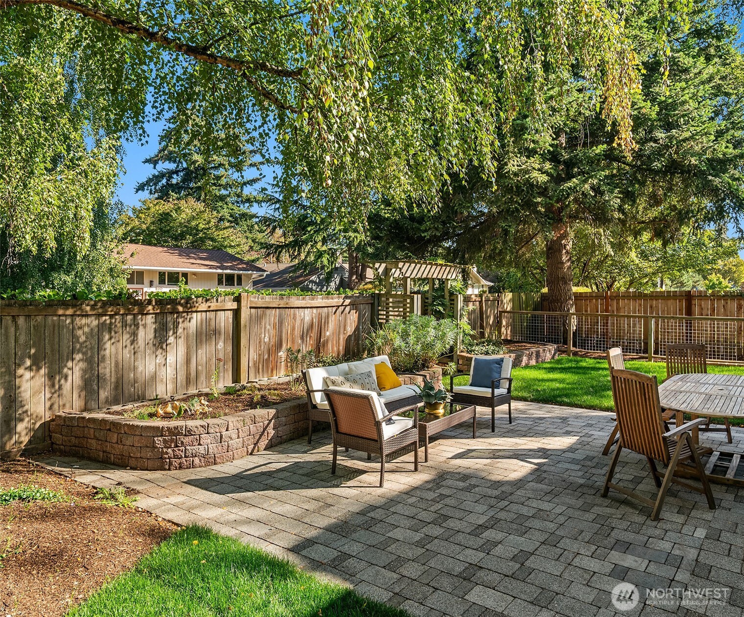 8015 42nd Avenue NE