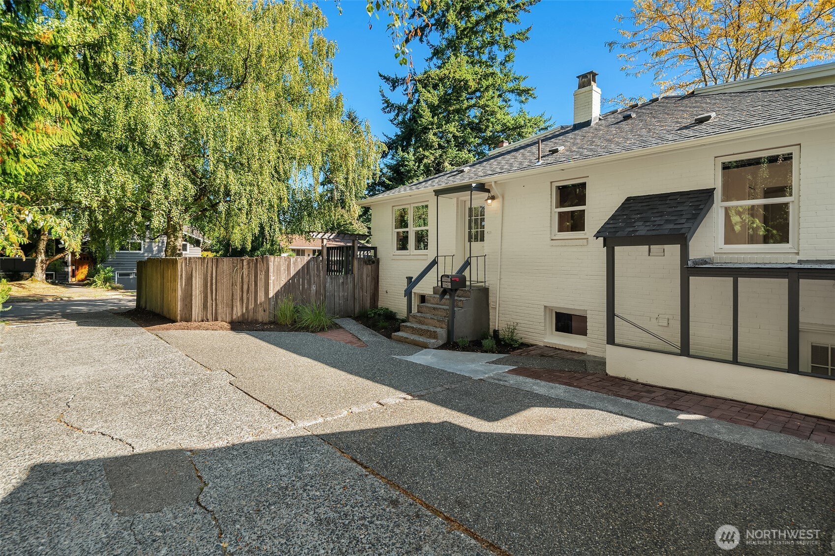 8015 42nd Avenue NE
