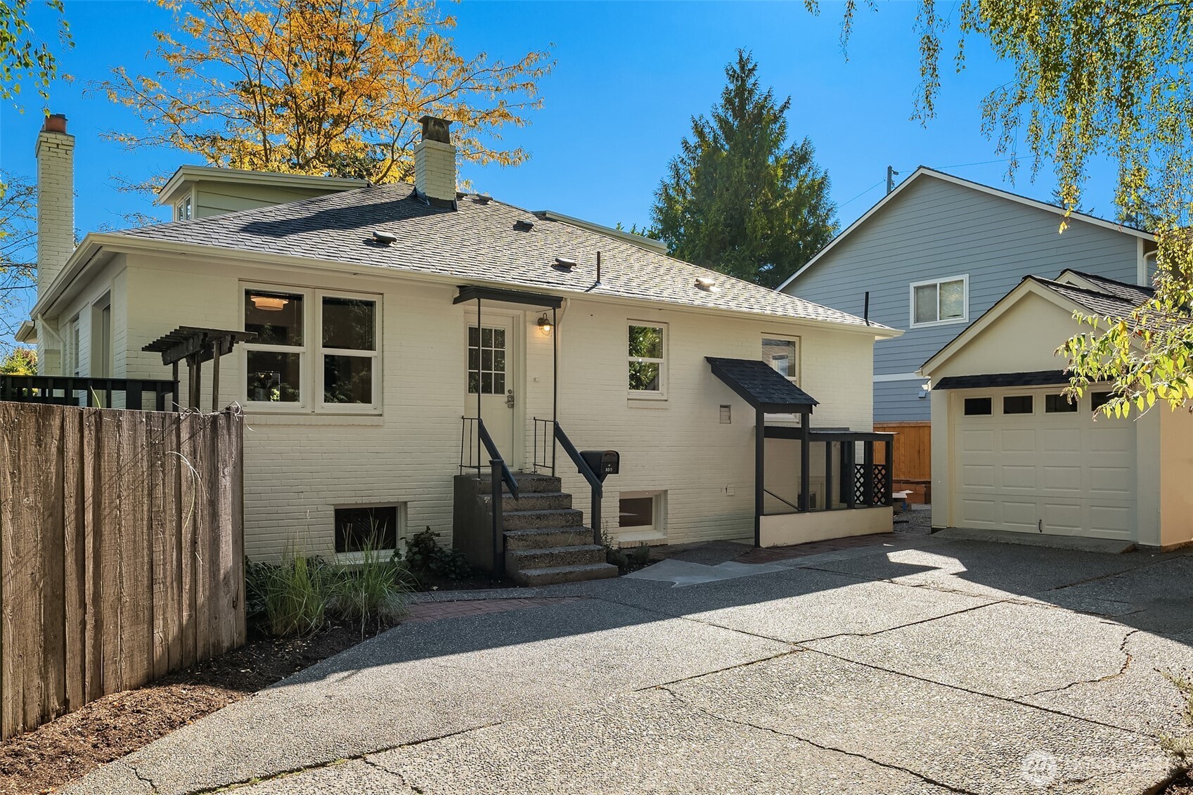 8015 42nd Avenue NE