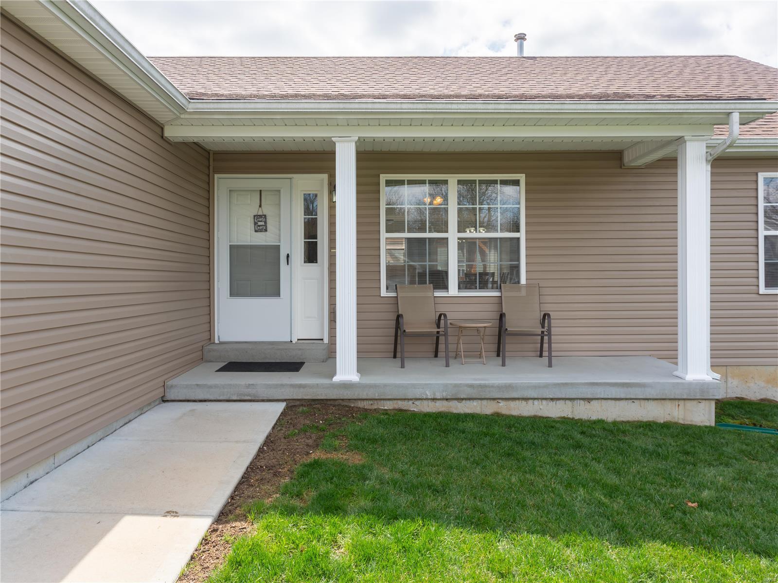 1822 Waters Edge Way