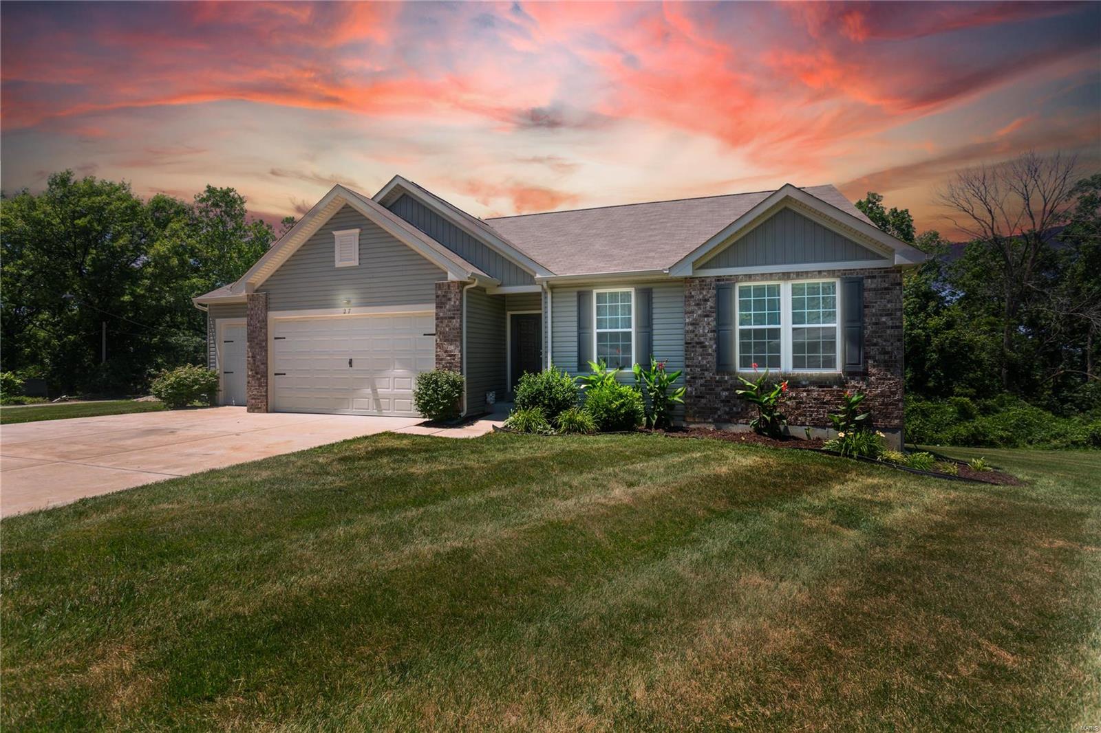 27 Eastview Drive
