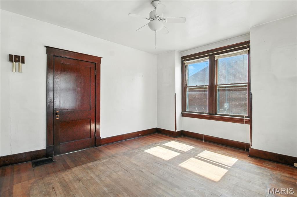 407 E 5th Street