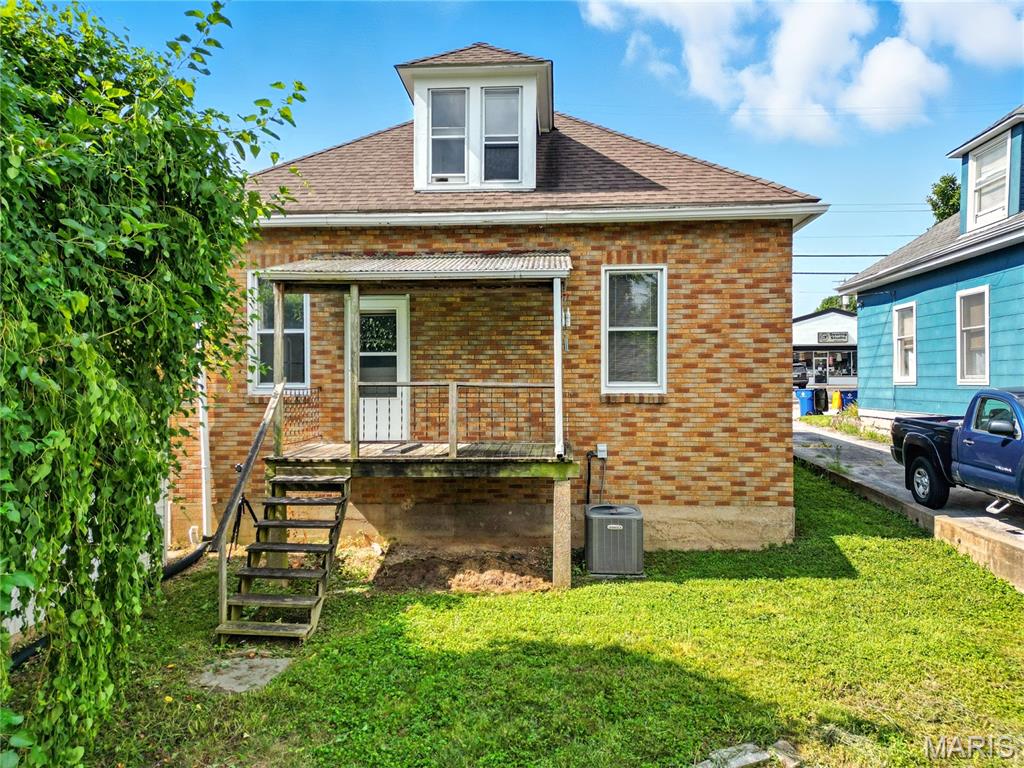 407 E 5th Street