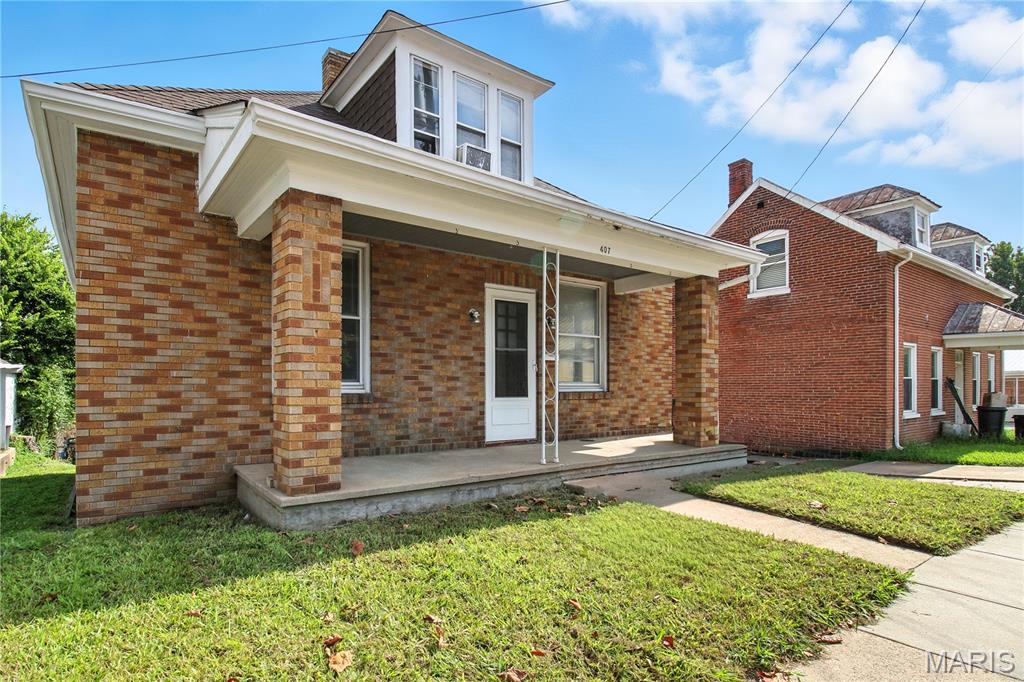407 E 5th Street