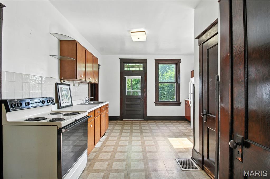 407 E 5th Street