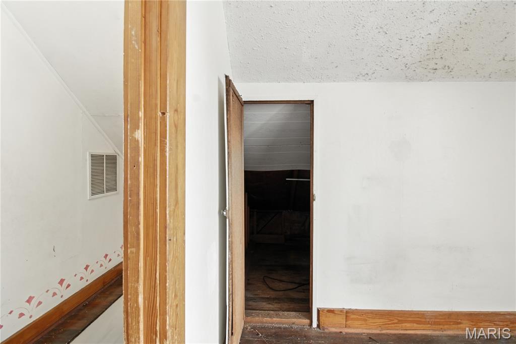 407 E 5th Street