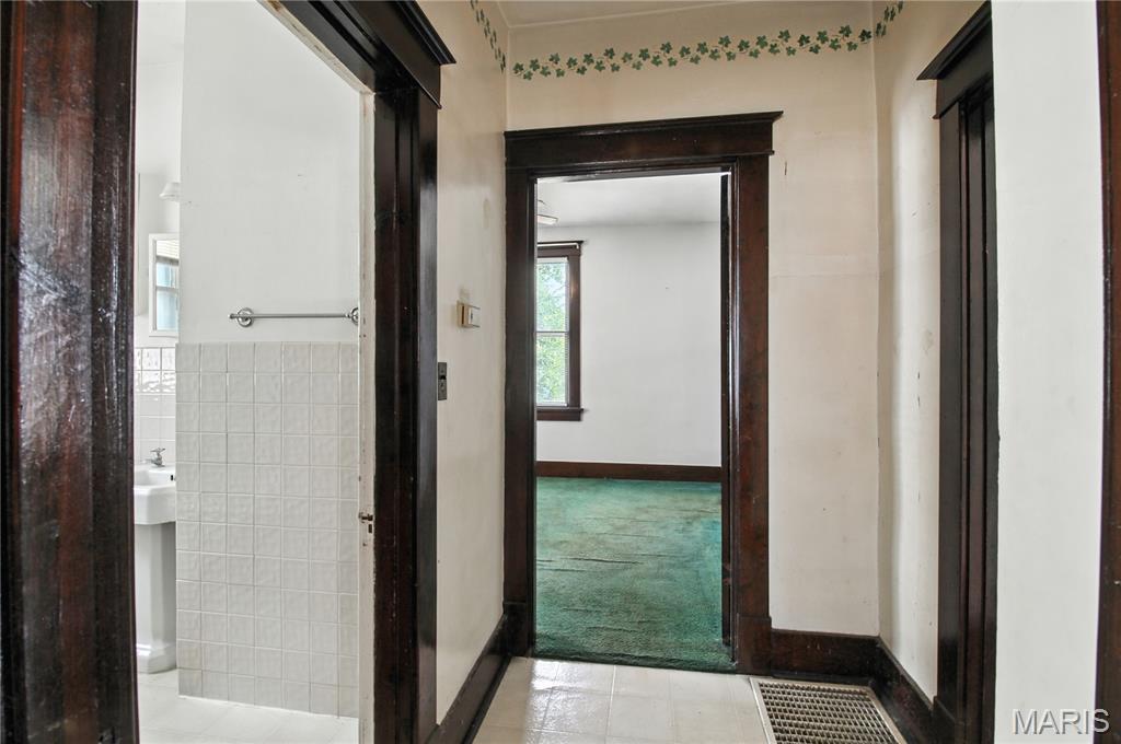 407 E 5th Street