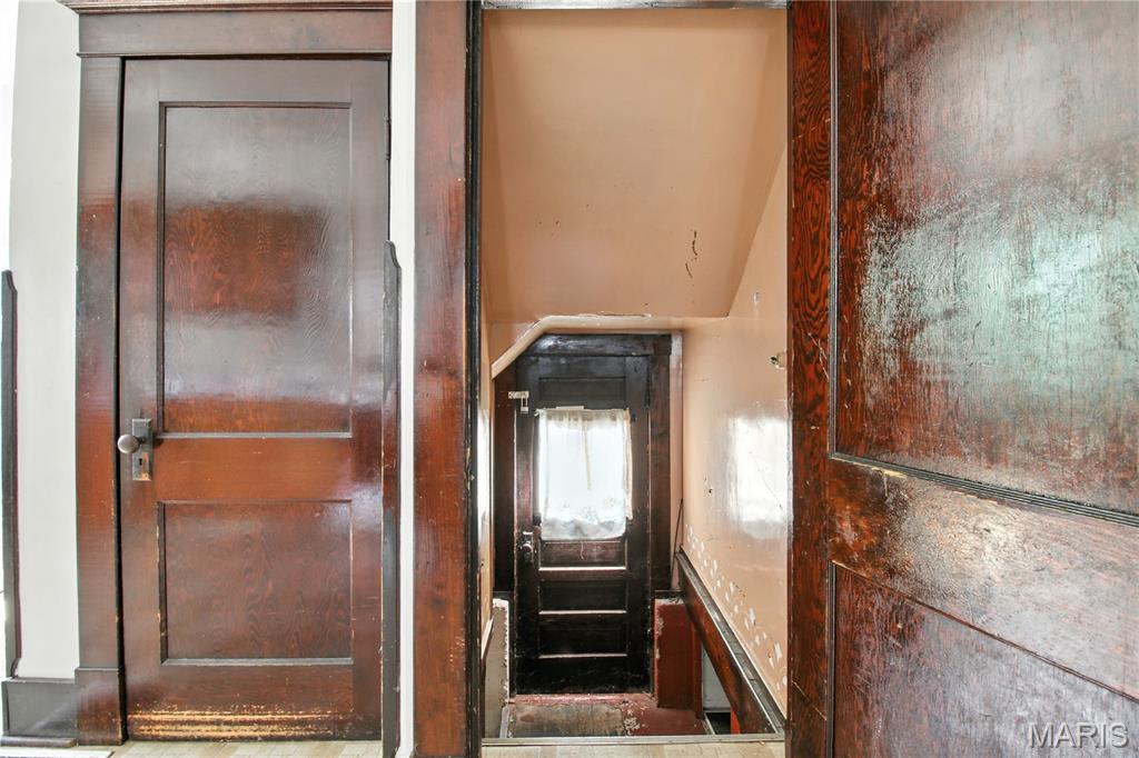 407 E 5th Street