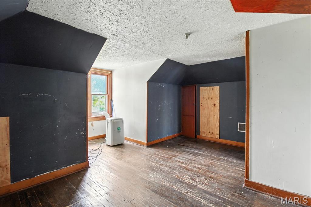 407 E 5th Street