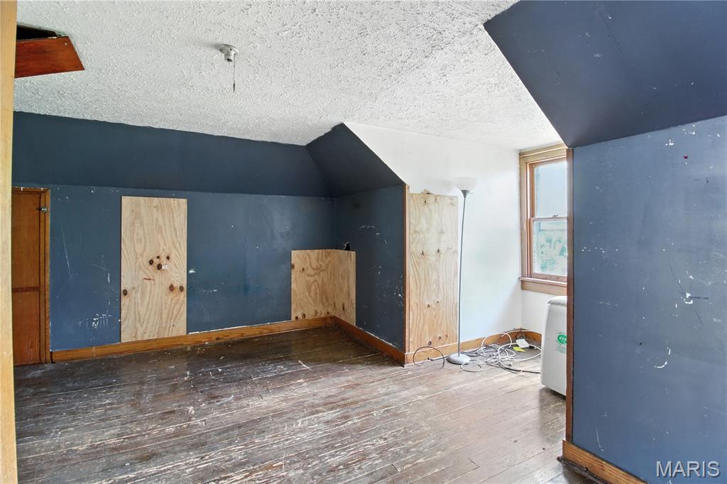 407 E 5th Street