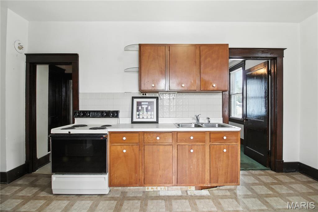 407 E 5th Street