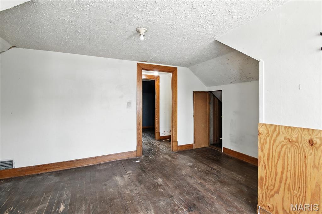 407 E 5th Street