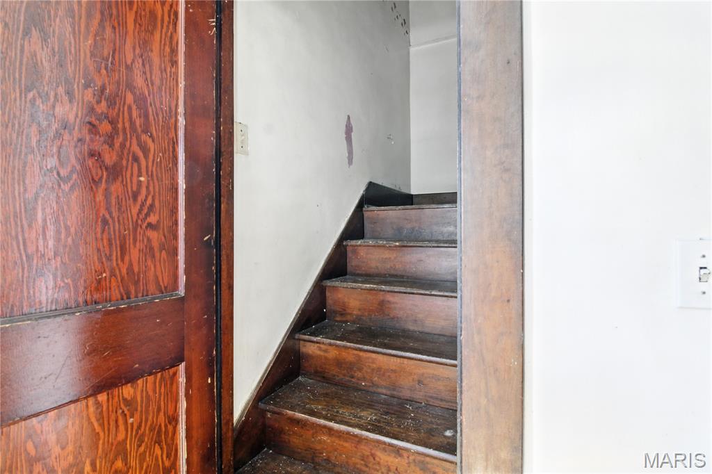 407 E 5th Street