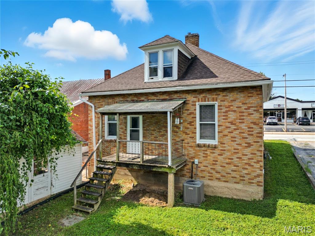 407 E 5th Street