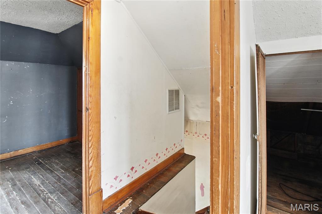 407 E 5th Street