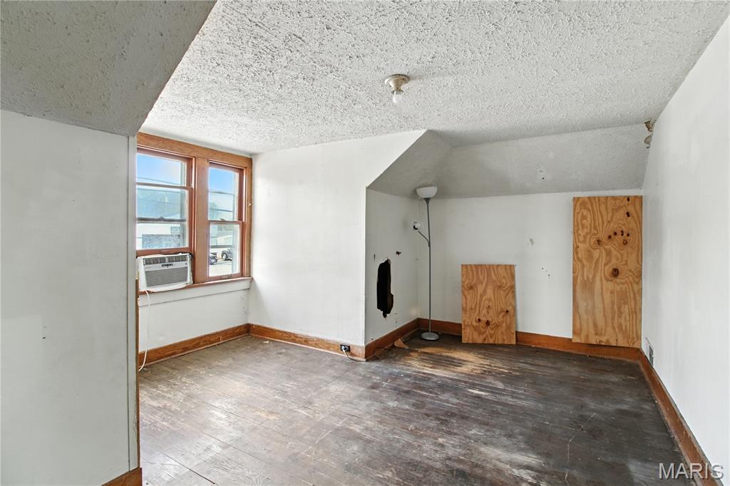 407 E 5th Street