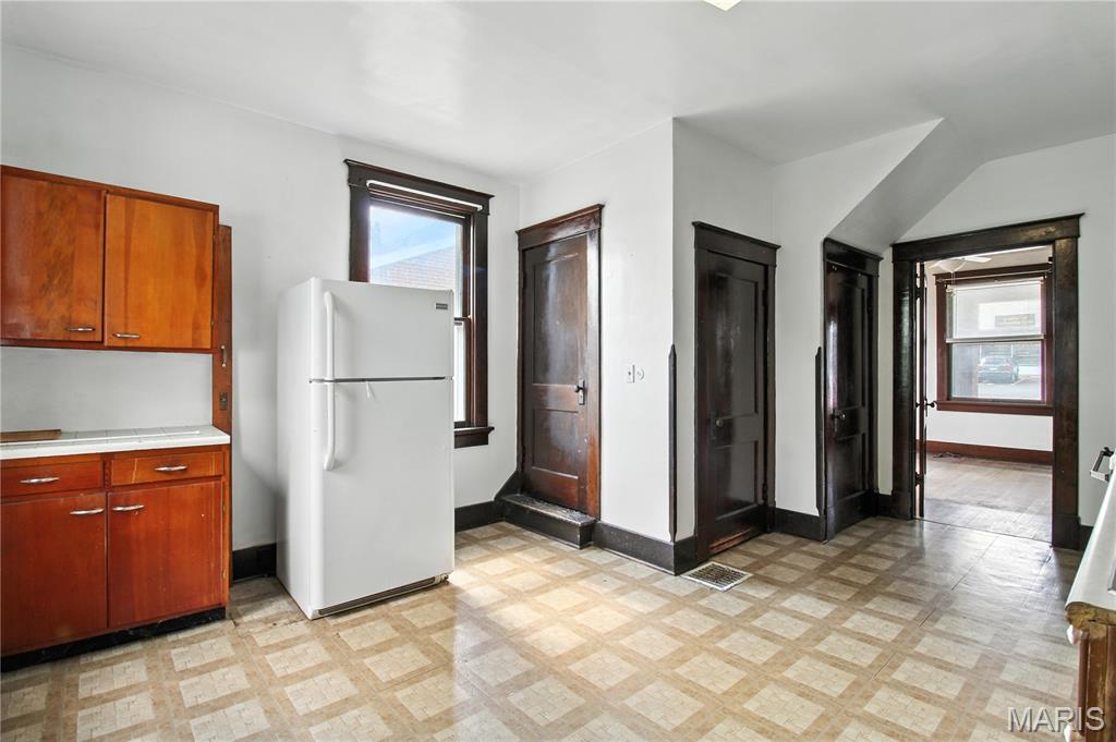 407 E 5th Street