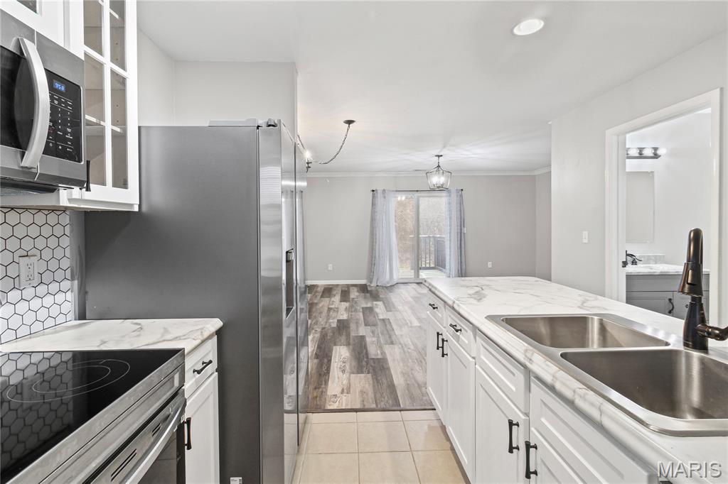 712 Woodside Creek Drive