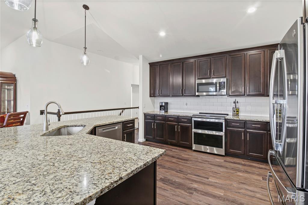 1810 Valley View Circle