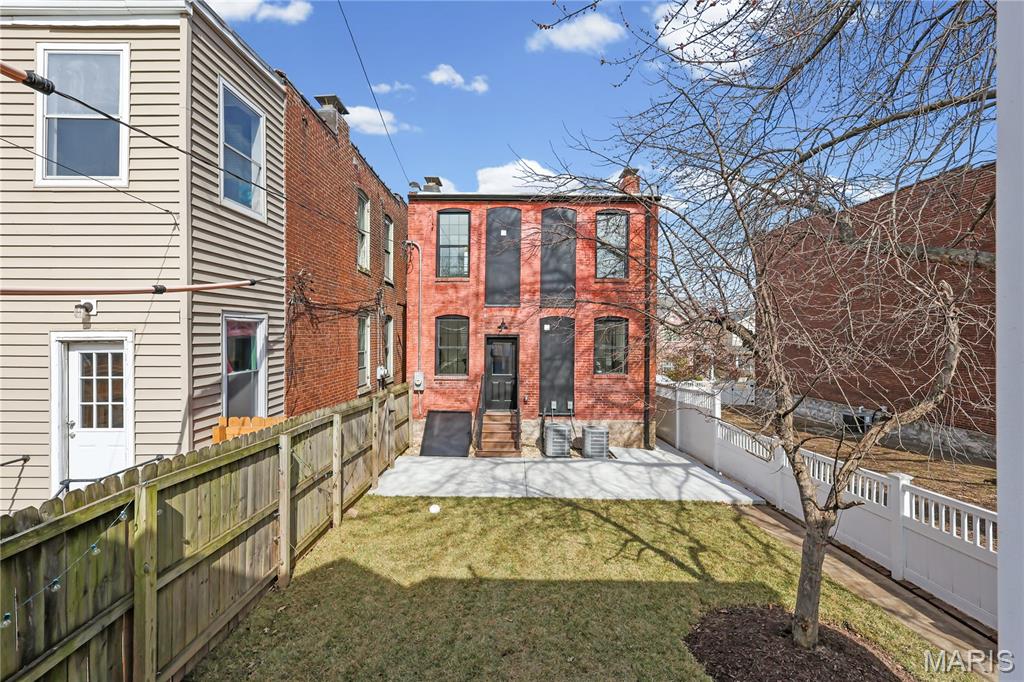 5632 S Magnolia Avenue