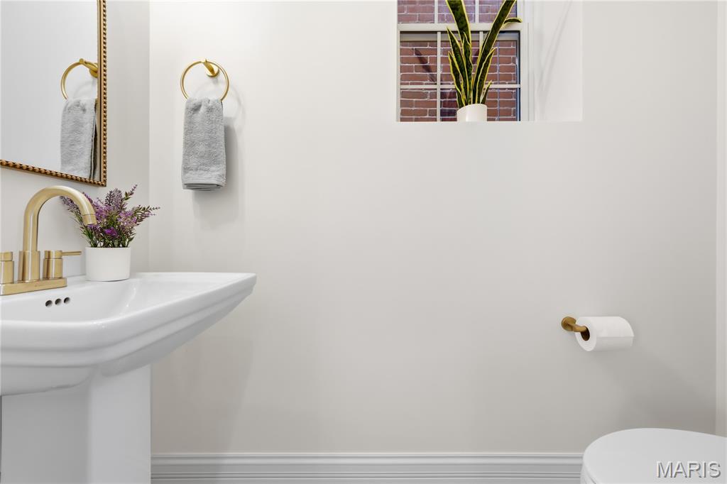 5632 S Magnolia Avenue