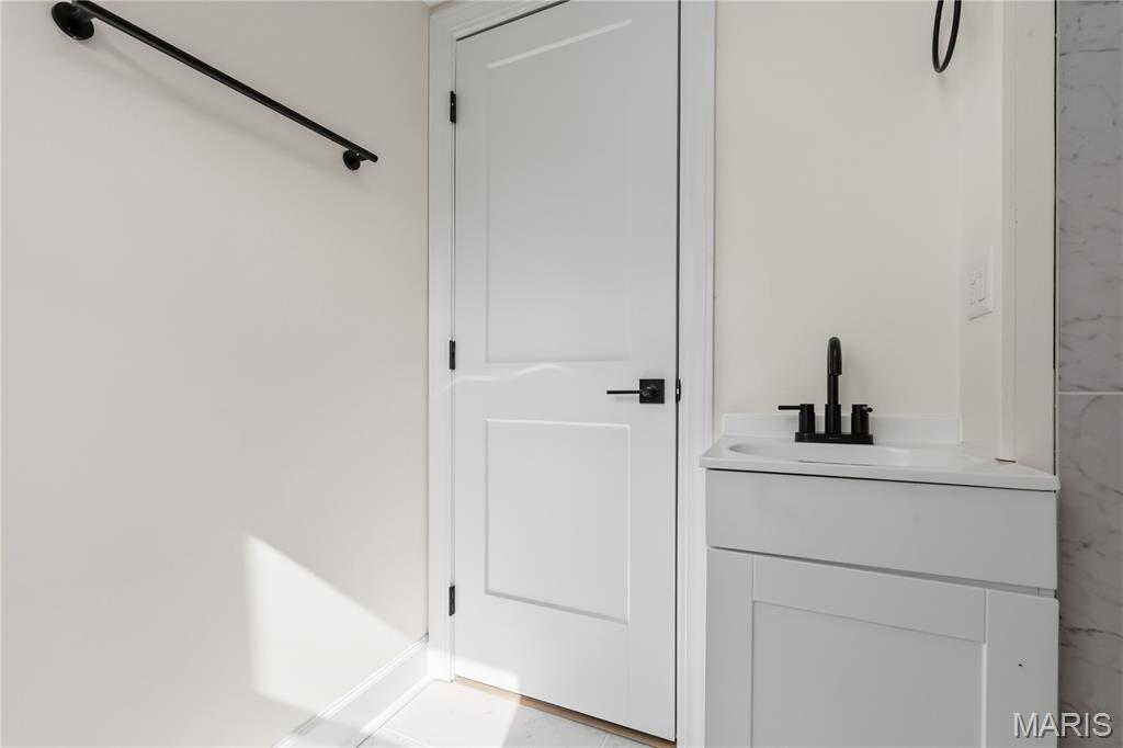 5632 S Magnolia Avenue