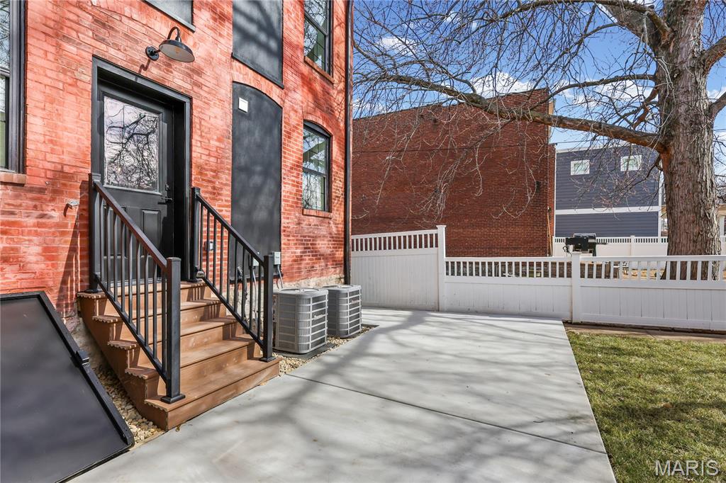 5632 S Magnolia Avenue