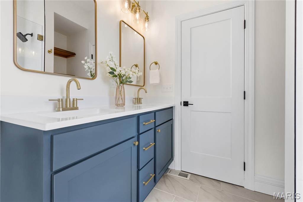 5632 S Magnolia Avenue