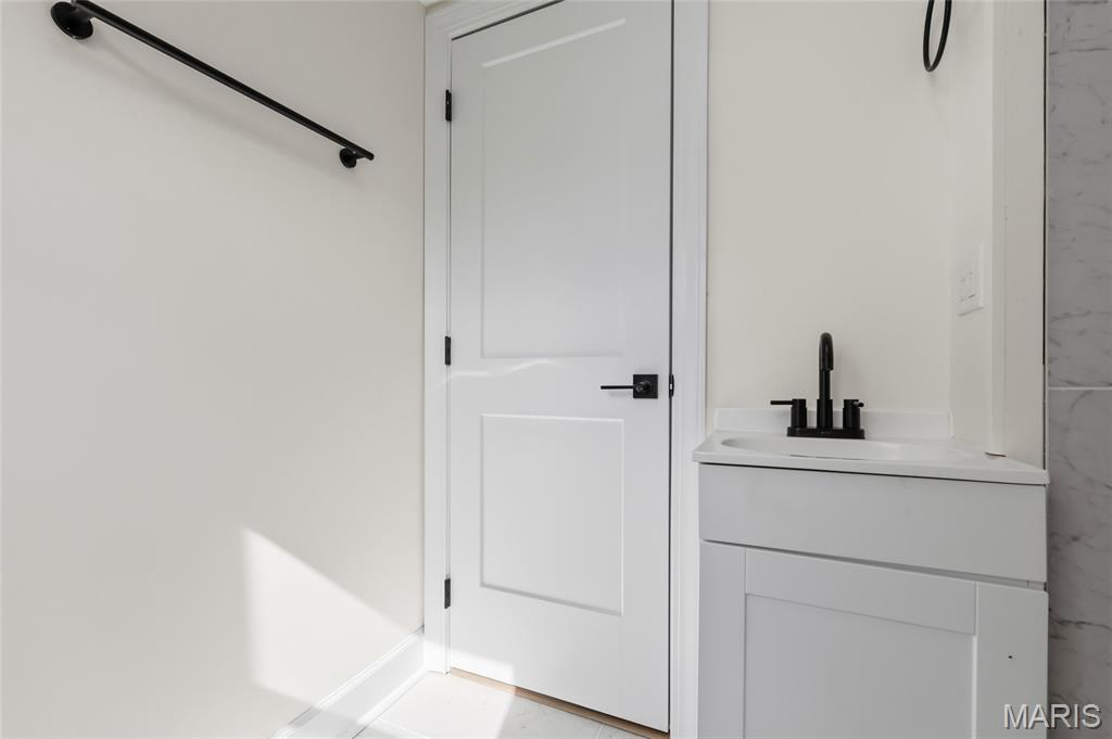 5632 S Magnolia Avenue