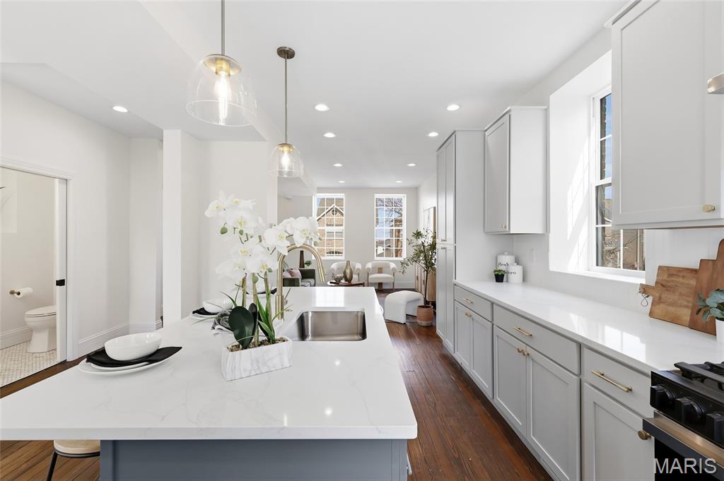 5632 S Magnolia Avenue