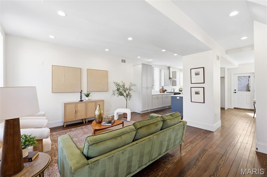 5632 S Magnolia Avenue