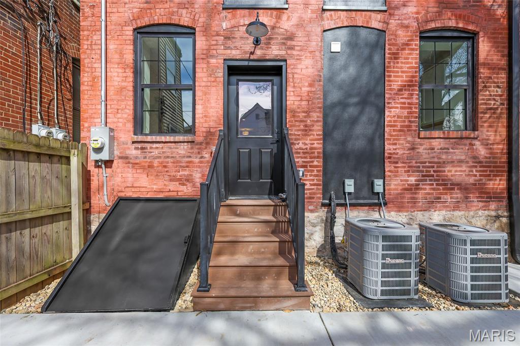 5632 S Magnolia Avenue