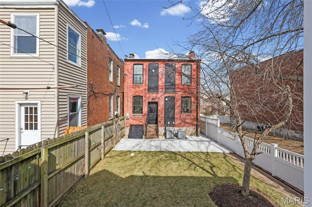 5632 S Magnolia Avenue