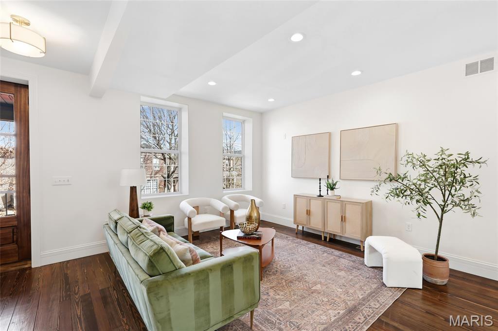 5632 S Magnolia Avenue