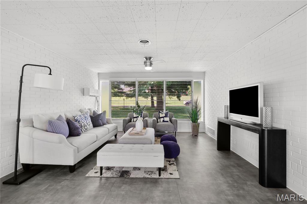 18 Country Aire Drive