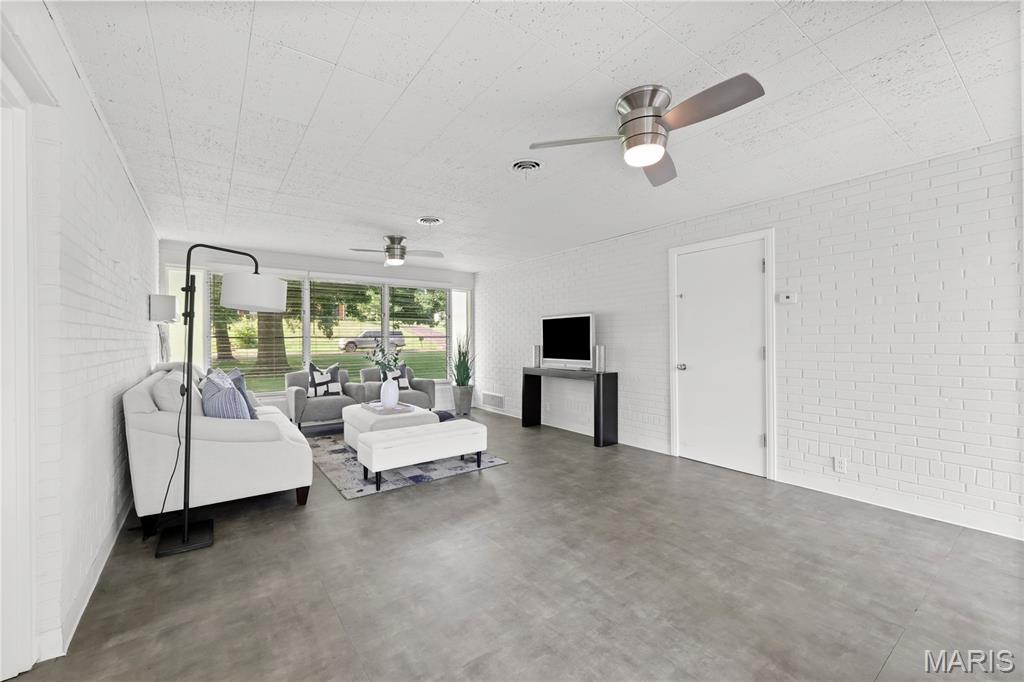 18 Country Aire Drive