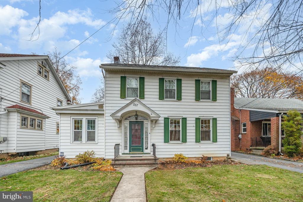257 WALTON STREET