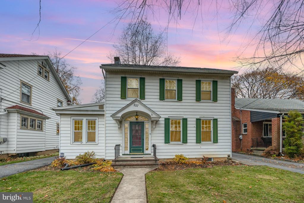 257 WALTON STREET