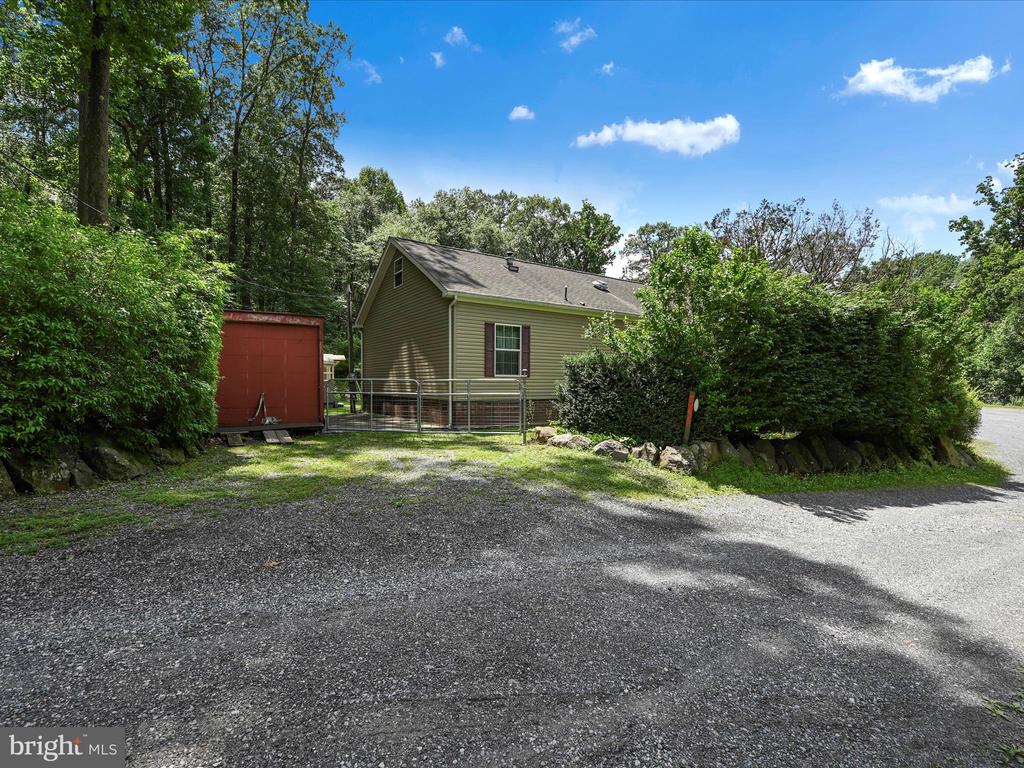 5496 RIDGE ROAD