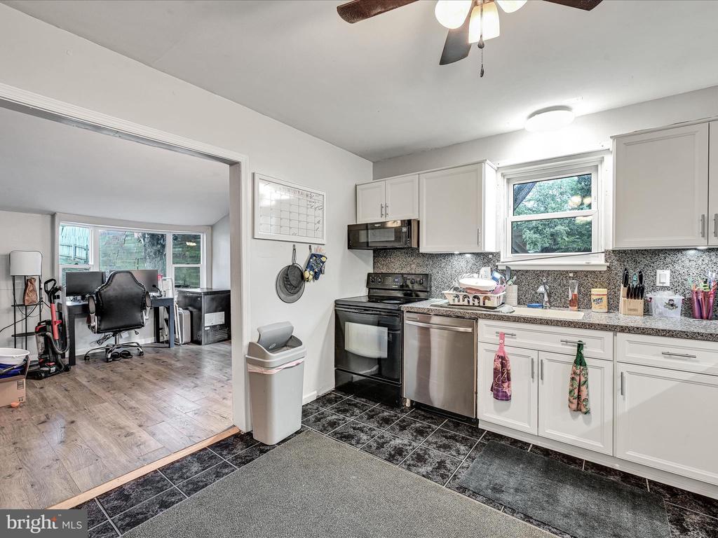 539 CREEKSIDE LANE