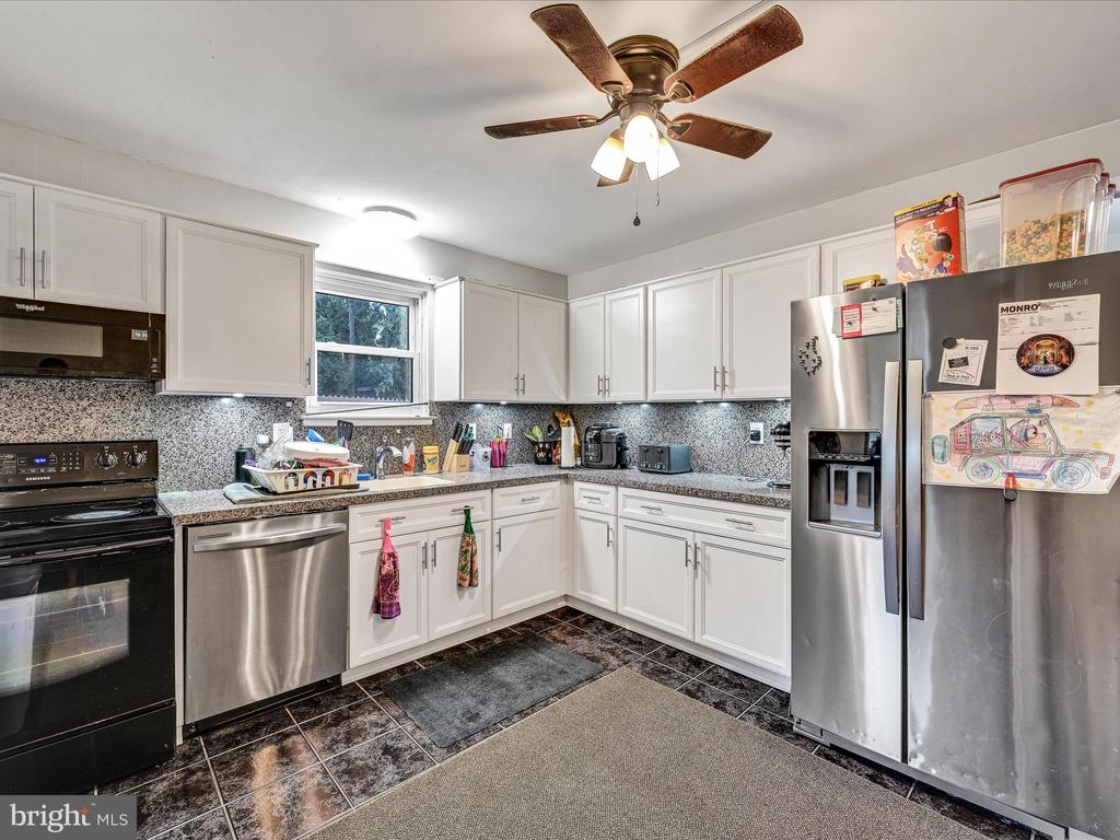 539 CREEKSIDE LANE