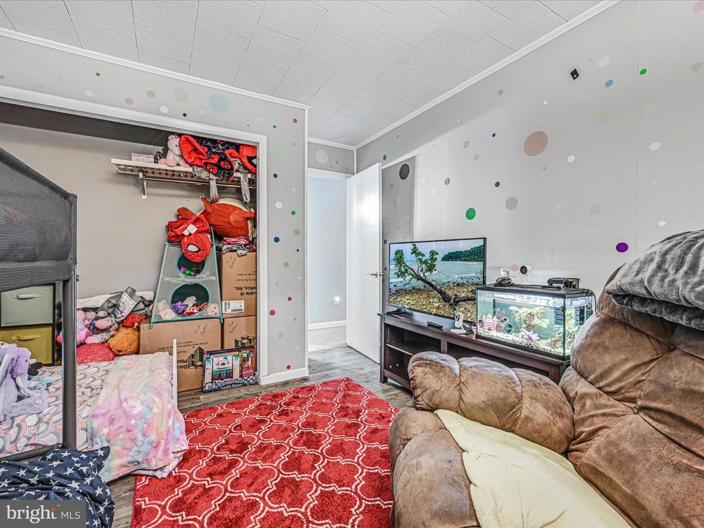 539 CREEKSIDE LANE