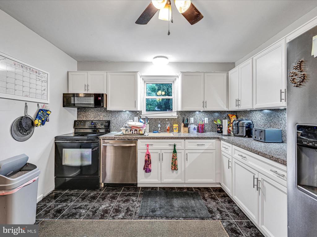 539 CREEKSIDE LANE