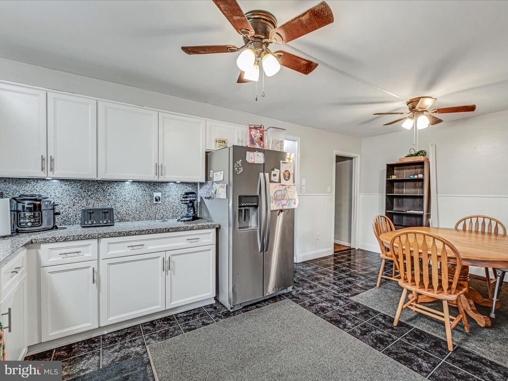 539 CREEKSIDE LANE