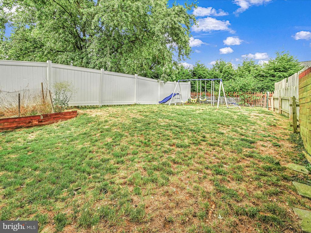 539 CREEKSIDE LANE
