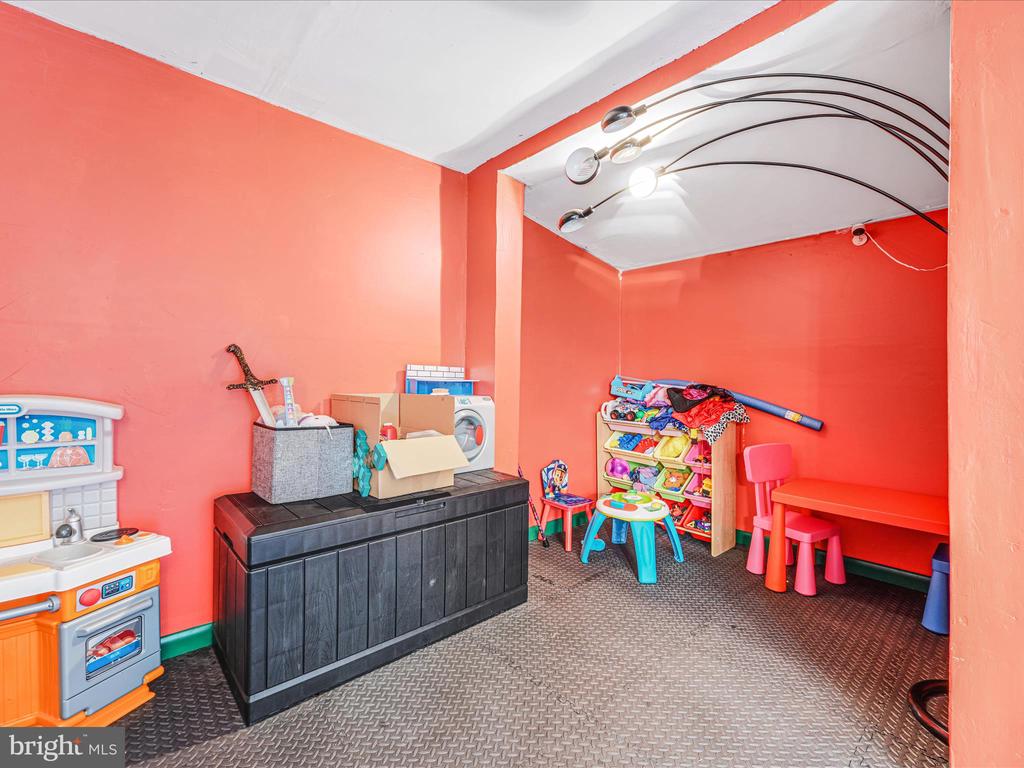539 CREEKSIDE LANE